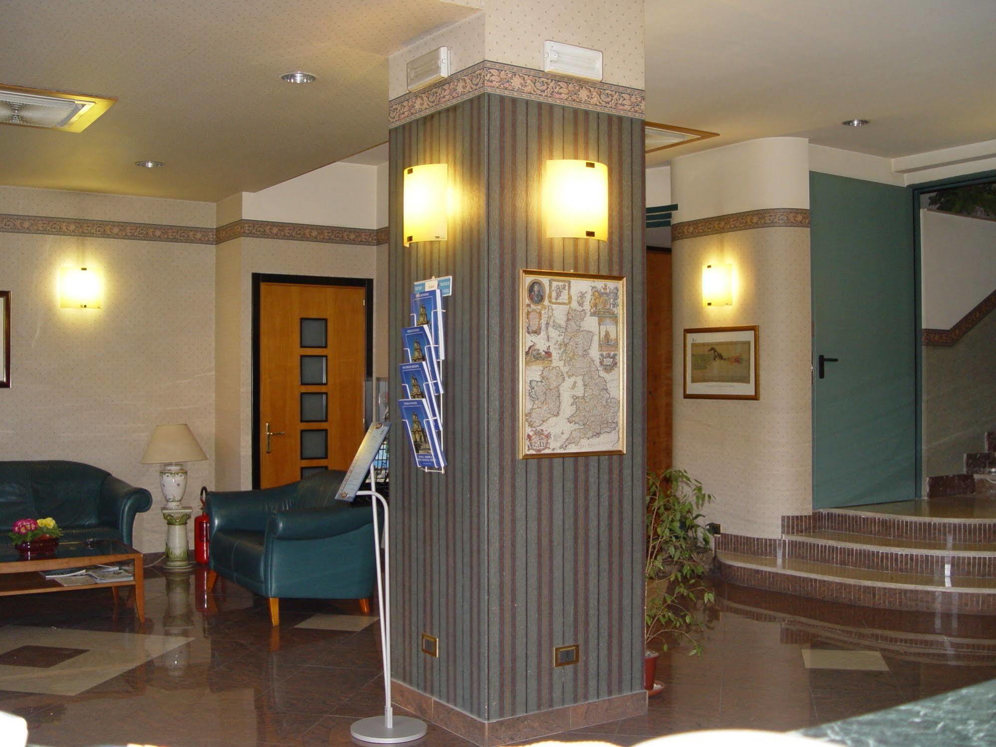 Hotel Kroma 3*